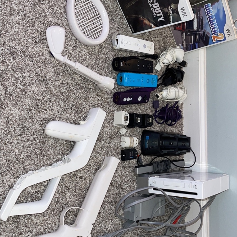 Wii system with everything - Picture 3 of 3